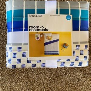 NWT Target Room Essentials Satin Quilt